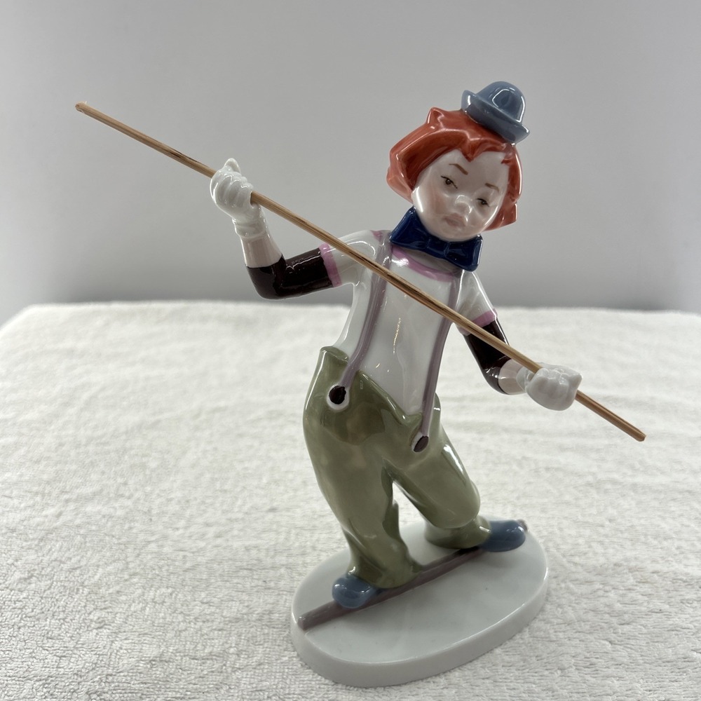 GOEBEL CLOWN - CIRCUS TIGHTROPE WALKER W POLE #1140220 - BY ANTONIO RUIZ 1985